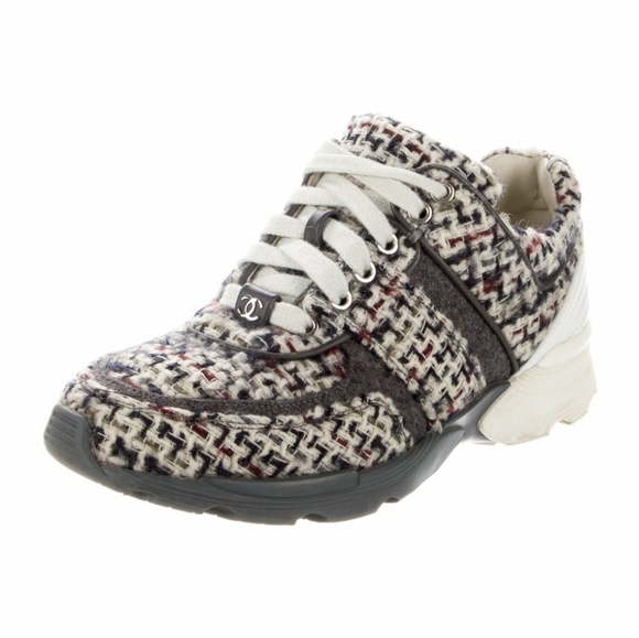 CHANEL Shoes - CHANEL GRAY TWEED FABRIC AND LEATHER LOW TOP SNEAKERS